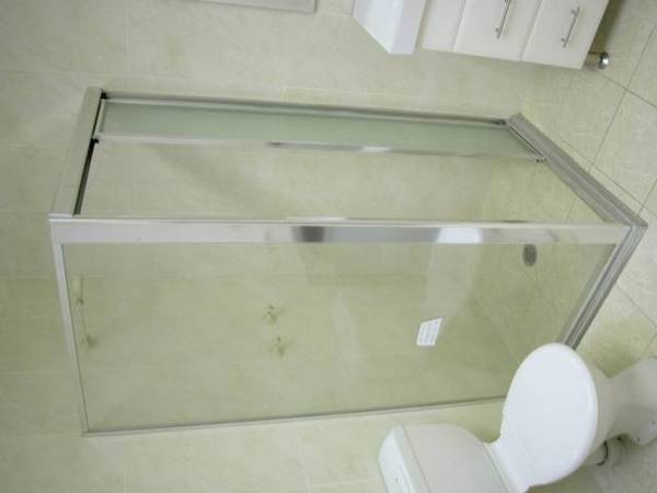 Near New 2 Bedroom Unit Close To Everything Picture Near New 2 Bedroom Unit Close To Everything Picture