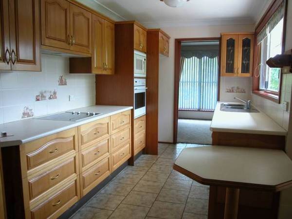 3 Bedrooms, 5 Acres & Storage! Picture 3