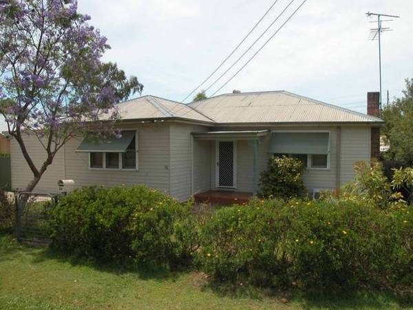 Freshly painted large 4 bedroom home, Ensuite plus More! Picture 1