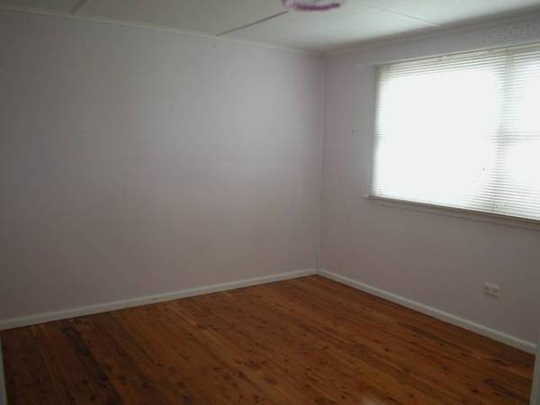 Freshly painted large 4 bedroom home, Ensuite plus More! Picture 3