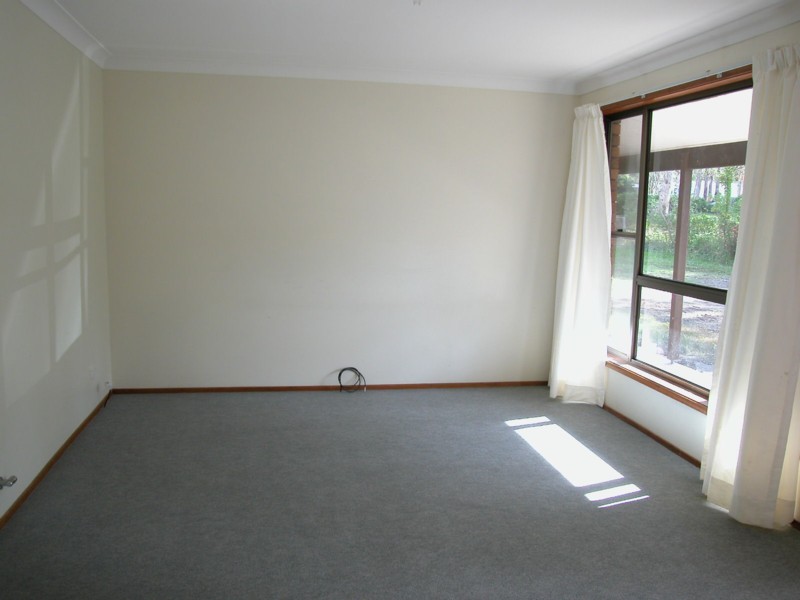 Well Presented 3 Bedrooms, 1.4 Hectares, Fully Fenced and Close to Penrith & Richmond! Picture