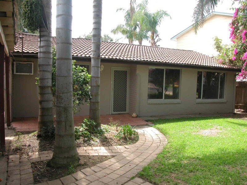 Looking for a BIG home? You've found it! Picture 1