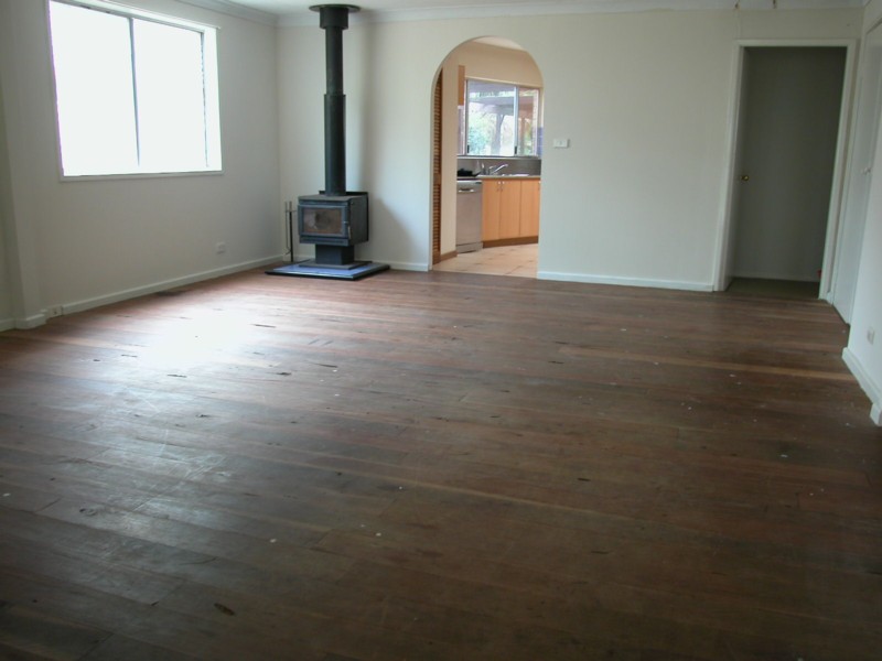Looking for a BIG home? You've found it! Picture 2