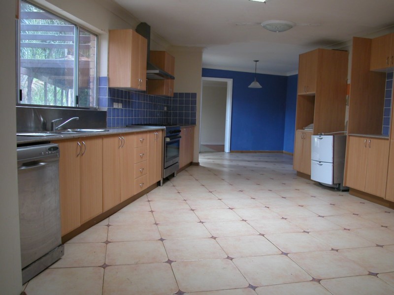 Looking for a BIG home? You've found it! Picture 3