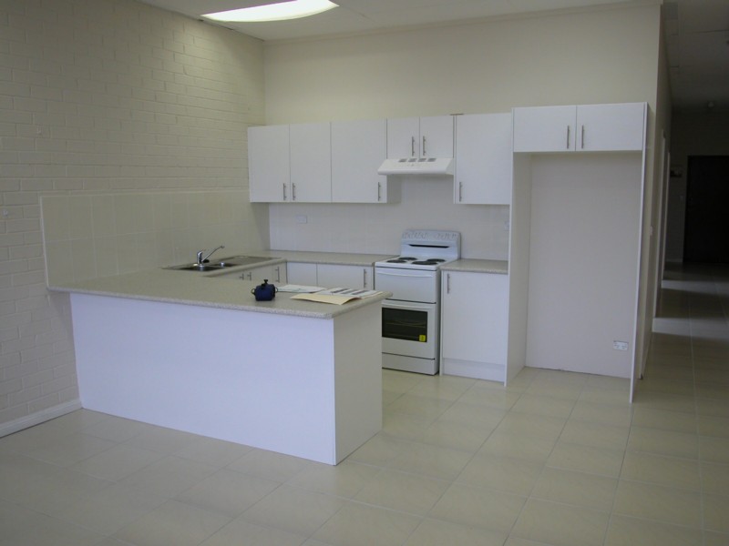 Neat & Tidy 2 Bedroom Unit + Study, Close to Transport Picture 1