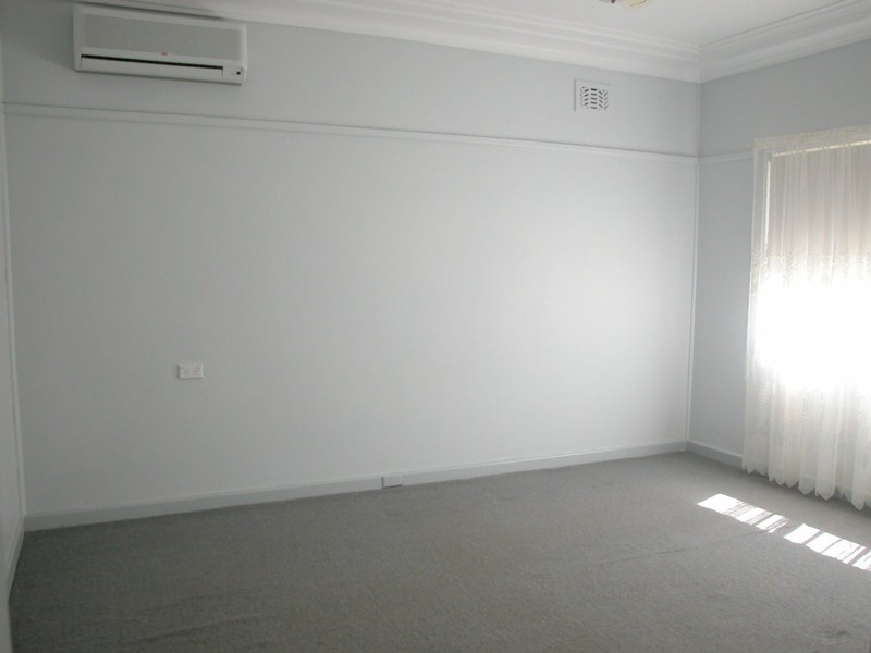 Well Presented 3 Bedroom Family Home With Rural Aspect Picture