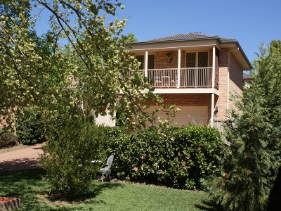 Walk to Windsor CBD and restaurant strip Picture