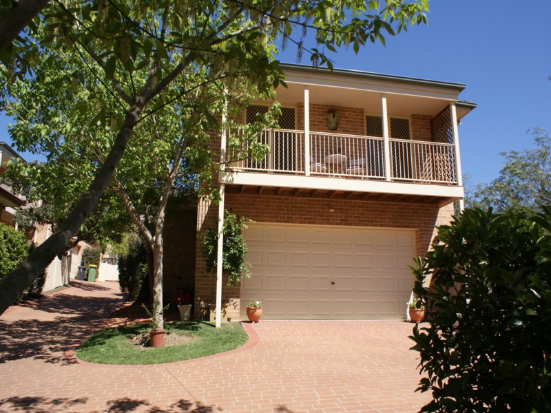 Walk to Windsor CBD and restaurant strip Picture 2