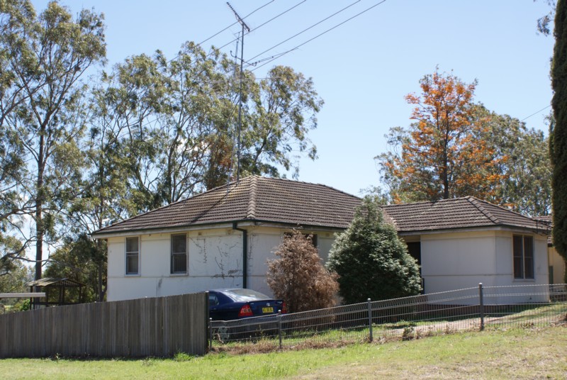 Four (4 ) Bedrooms. Fabulous Views! Picture 2