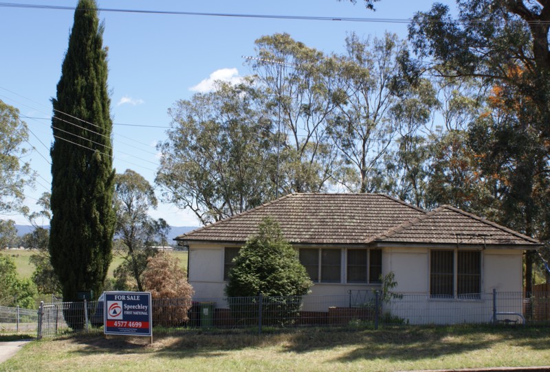 Four (4 ) Bedrooms. Fabulous Views! Picture 1