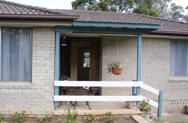 Beautiful home - Huge block Picture 3