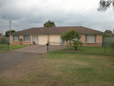 Duplex in a convenient location Picture