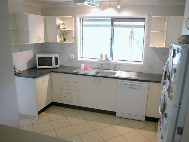 Modern Family Home Picture 3