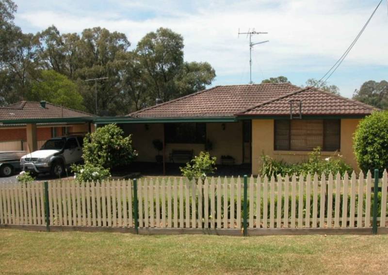 Modern Family Home Picture 1