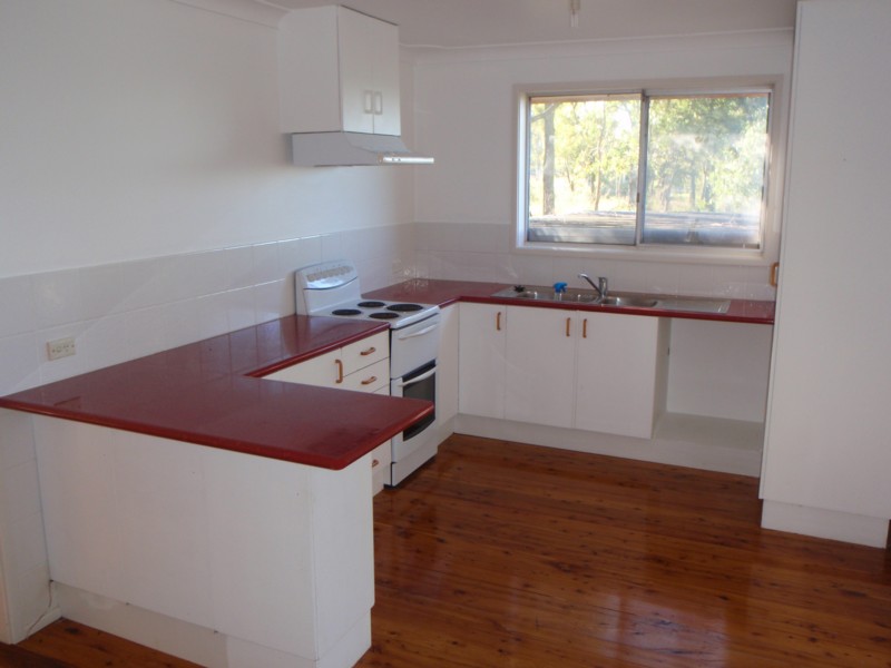 Neat & Tidy Three Bedroom Home Picture 2