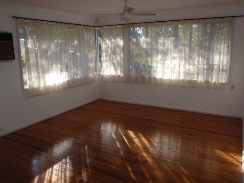 Neat & Tidy Three Bedroom Home Picture 3