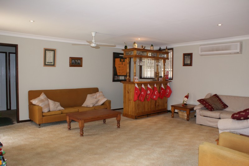 Much, much bigger than it looks........You MUST get inside Picture 2