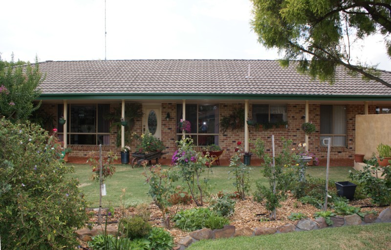 Large home - Big block - Quiet cul-de-sac Picture 3