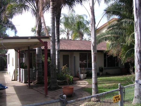 7 Bedrooms, 3 Bathrooms, Big Block Picture 1