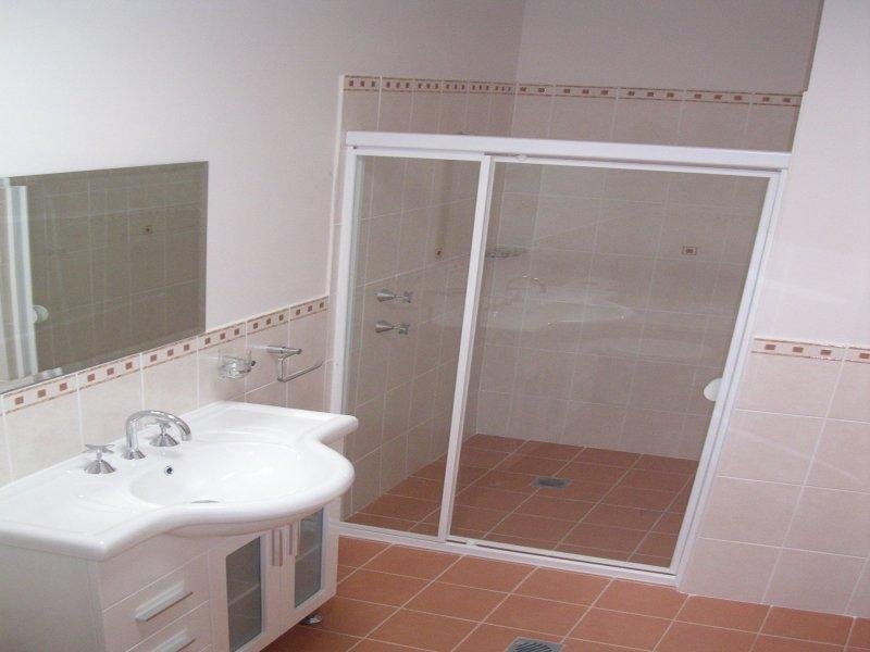 Modern 'over 55's' townhouse Picture