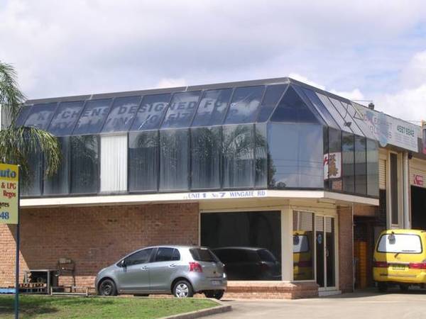 Warehouse/factory with mezzanine offices Picture 2