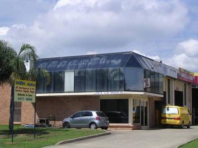 Warehouse/factory with mezzanine offices Picture