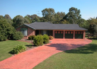 5 Bedrooms, 3 Bathrooms, 5 Garages Picture