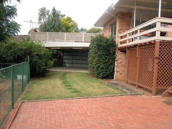 Large home - huge block Picture 2