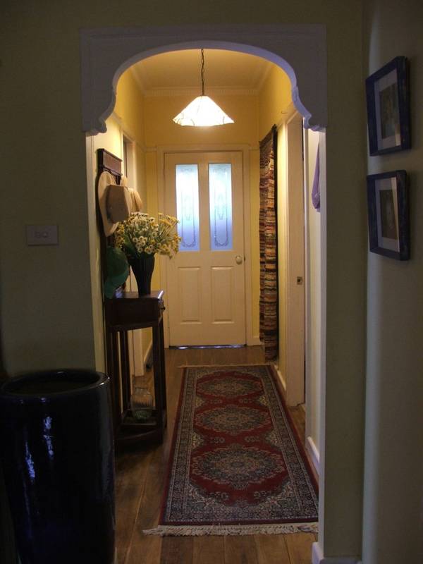 Well Presented 3 Bedroom Home With 6 Garages and 2 Carports!!! Picture 2