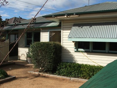 Well Presented 3 Bedroom Home With 6 Garages and 2 Carports!!! Picture Well Presented 3 Bedroom Home With 6 Garages and 2 Carports!!! Picture