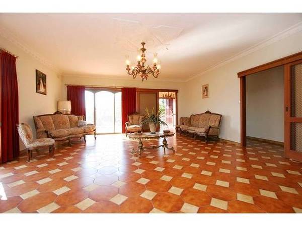 YOU WANT BIG? 6BEDROOMS ON 1276m2(approx) Picture 3