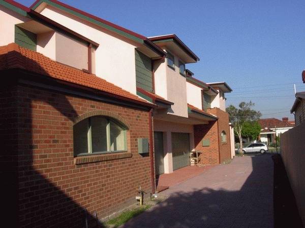 BRAND NEW 3 BEDROOM TOWNHOUSE Picture 1