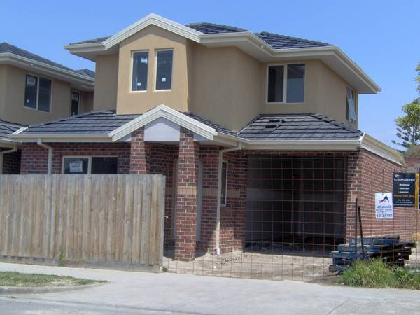 PRIME LOCATION Picture 1