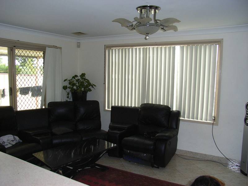 LARGE 5 BEDROOM HOME Picture 3