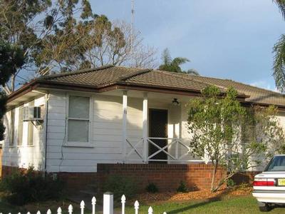 GOOD SIZE 4 BEDROOM HOM E- avail after 23/01/09 Picture GOOD SIZE 4 BEDROOM HOM E- avail after 23/01/09 Picture