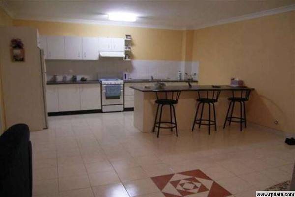 WELL PRESENTED Picture 3