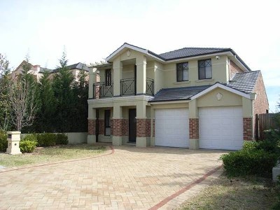 LARGE HOME - LOW MAINTENANCE Picture