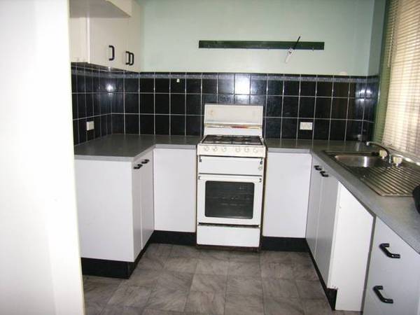 4 Bedroom home, double garage Picture 2