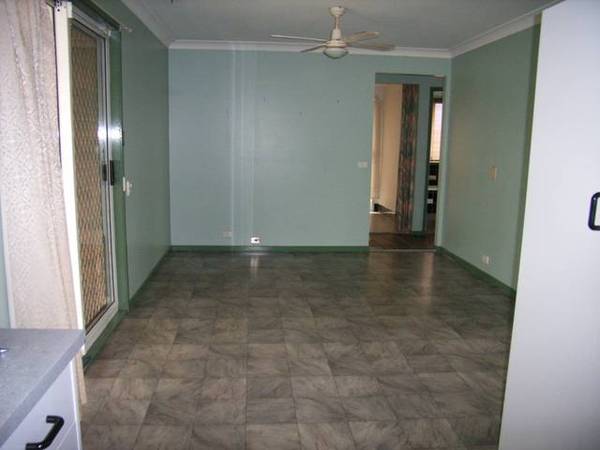 4 Bedroom home, double garage Picture 3