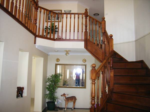 HUGE HOME - ROOM FOR EVERYONE - avail after 19/12/08 Picture 2