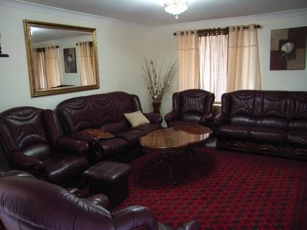 4 BEDROOMS CLOSE TO SCHOOLS AND SHOPS Picture