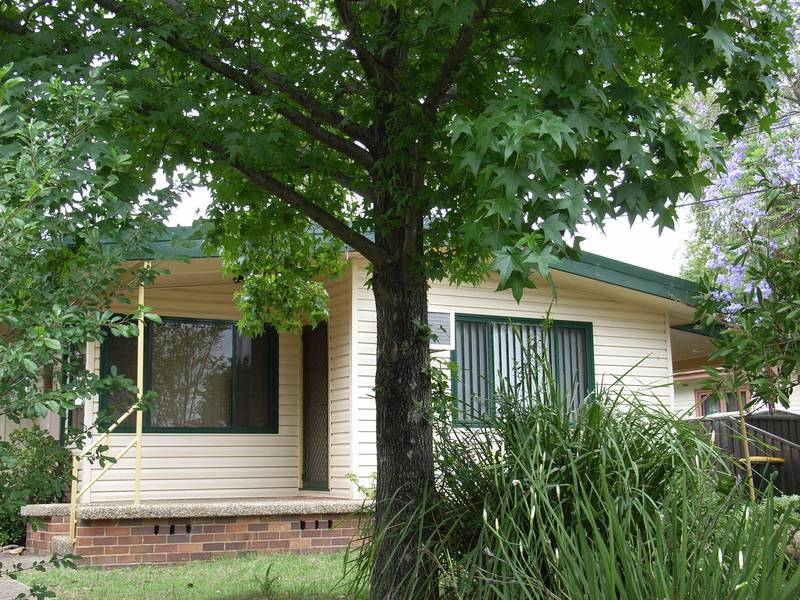 CHARMING COTTAGE STYLE HOME Picture 2