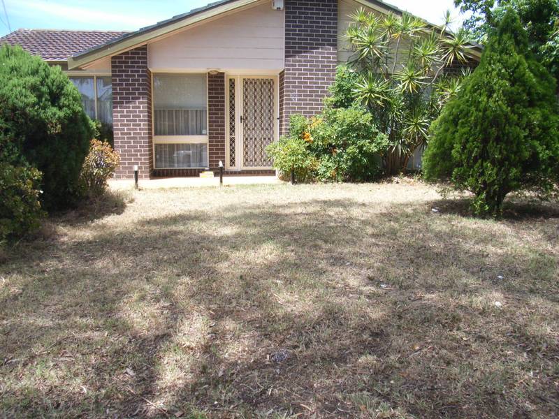 TILED LIVING AREA Picture 1