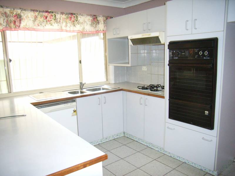 TILED LIVING AREA Picture 2