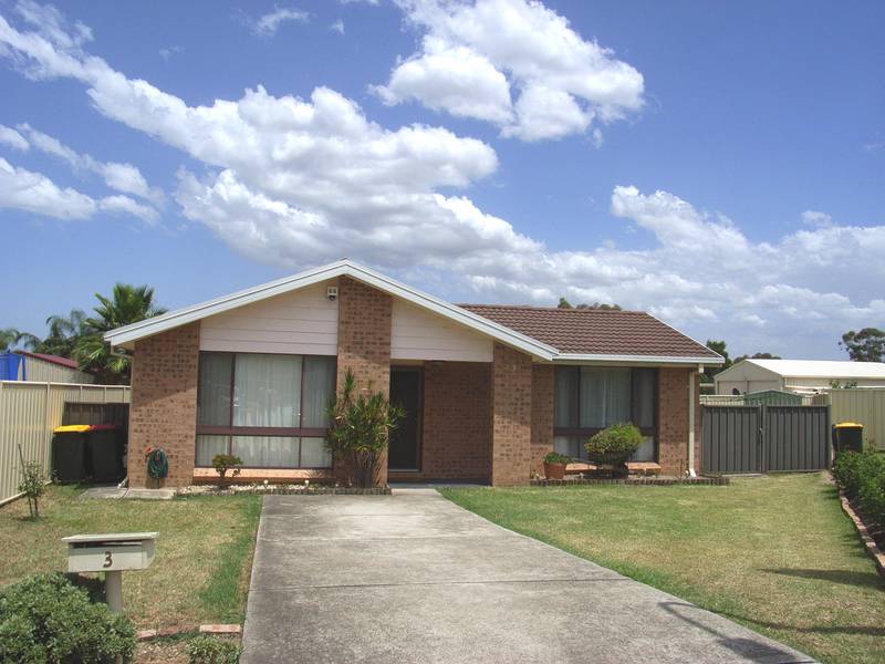 WELL PRESENTED 4 BEDROOM HOME Picture 1