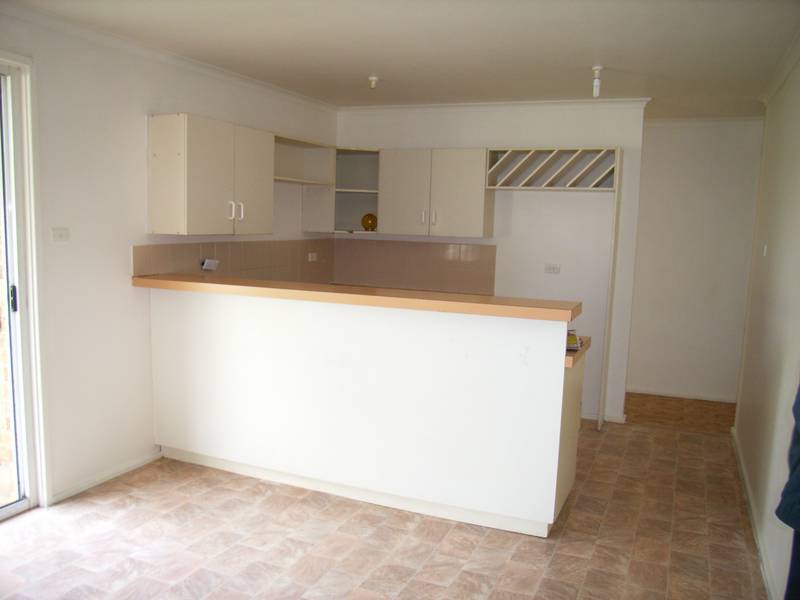 HUGE YARD FOR THE KIDS - avail after 25/2/09 Picture