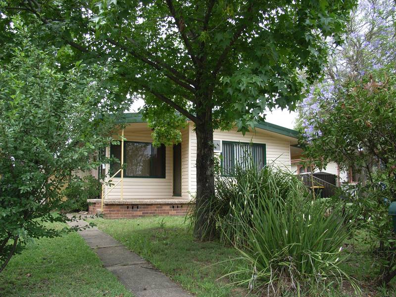 CHARMING COTTAGE STYLE HOME Picture 1