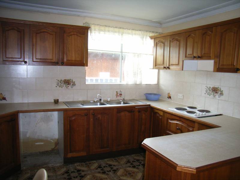 HUGE LIVING AREAS - 4 bedrooms Picture 1