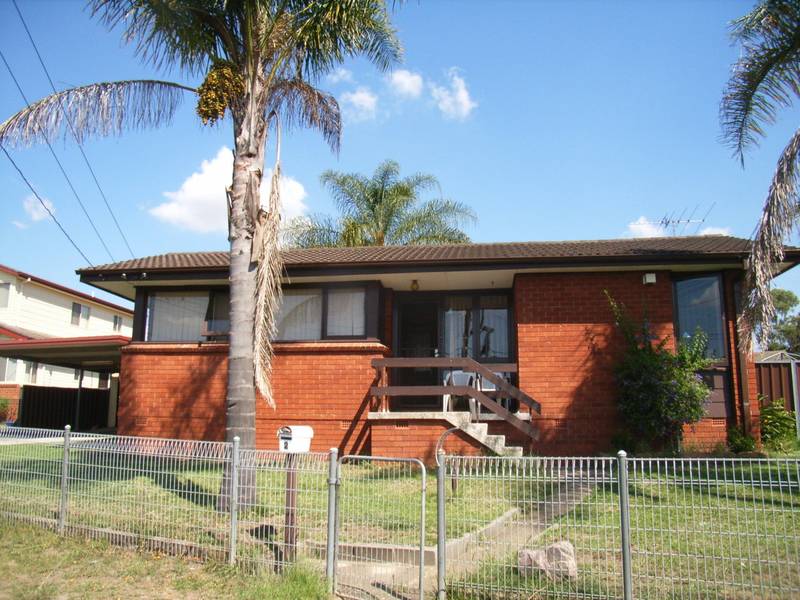 GREAT FAMILY HOME - AVAIL MID APRIL Picture 1