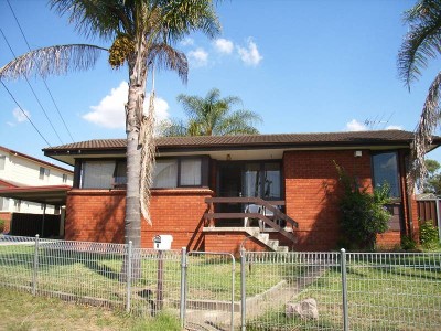 GREAT FAMILY HOME - AVAIL MID APRIL Picture